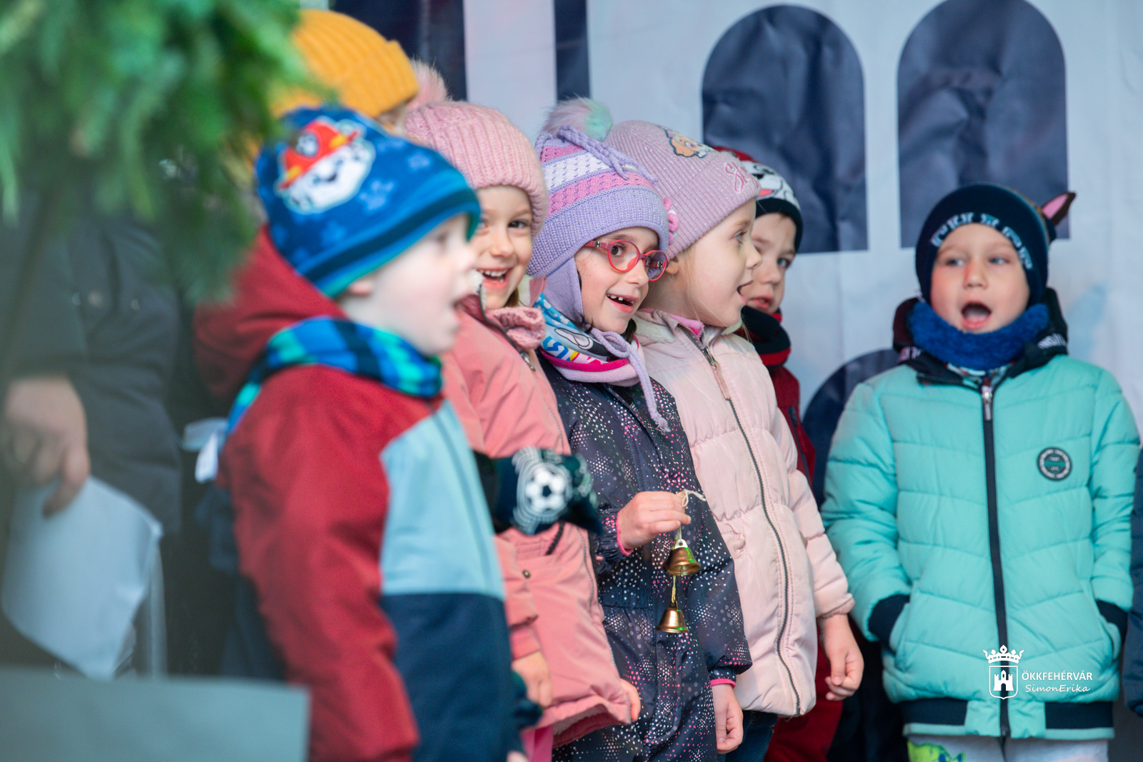 „Ragyogj, szép karácsony!” – Fehérvári gyermekek műsora az Adventi színpadon
